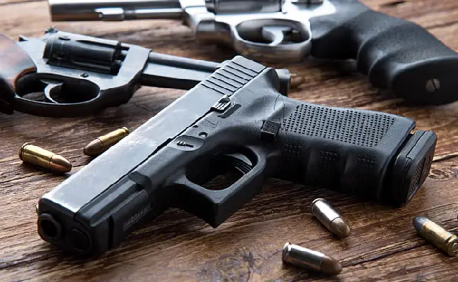 Imagen de boletín: 8 presuntos integrantes de ‘Los Choneros’ son procesados por tráfico de armas
