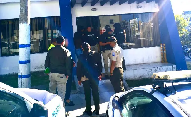 Imagen de boletín: Policía es procesado por presuntamente ofrecer pases y traslados a cambio de dinero