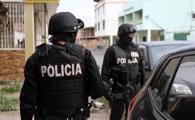 Imagen del boletín: 4 policías son procesados por presuntos delitos durante una aprehensión en Quito